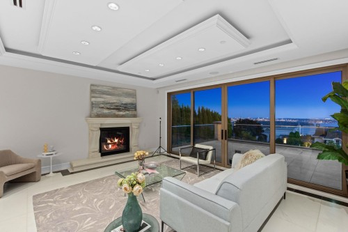 2185 Westhill Wynd, West Vancouver, BC - Indoor Photo Showing Other Room With Fireplace