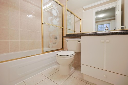 6915 Dumfries Street, Vancouver, BC - Indoor Photo Showing Bathroom