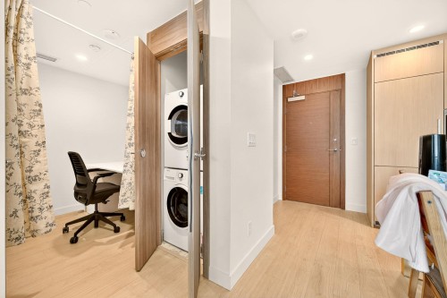 4108-4880 Lougheed Highway, Burnaby, BC - Indoor Photo Showing Laundry Room