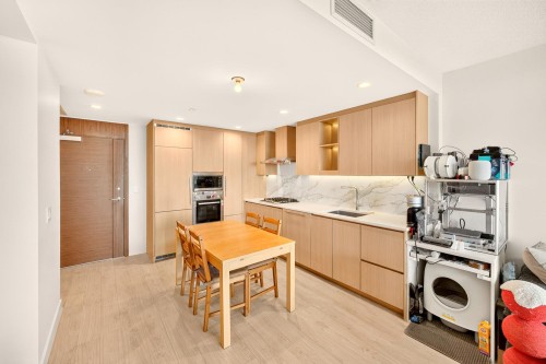 4108-4880 Lougheed Highway, Burnaby, BC - Indoor Photo Showing Kitchen