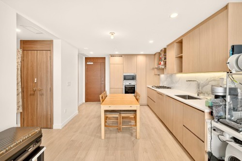 4108-4880 Lougheed Highway, Burnaby, BC - Indoor Photo Showing Kitchen