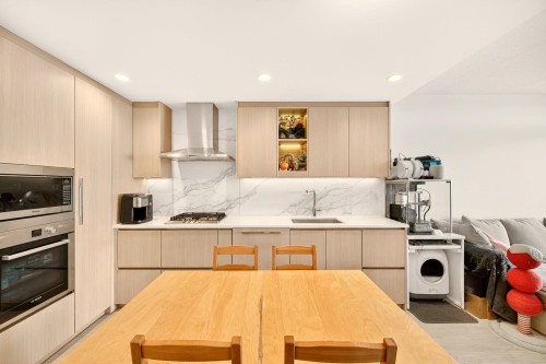 4108-4880 Lougheed Highway, Burnaby, BC - Indoor Photo Showing Kitchen