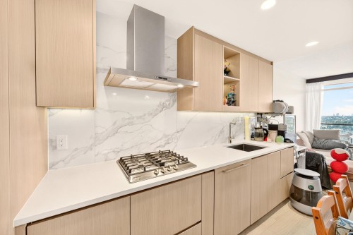 4108-4880 Lougheed Highway, Burnaby, BC - Indoor Photo Showing Kitchen