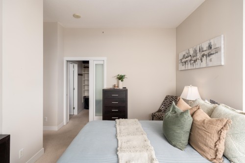 3401-2968 Glen Drive, Coquitlam, BC - Indoor Photo Showing Bedroom
