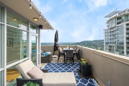 3401-2968 Glen Drive, Coquitlam, BC - Outdoor With Exterior