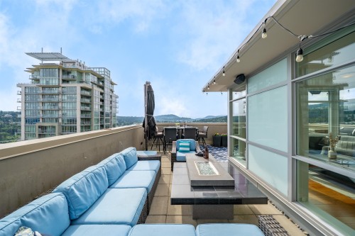 3401-2968 Glen Drive, Coquitlam, BC - Outdoor With Exterior