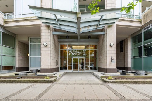 3401-2968 Glen Drive, Coquitlam, BC - Outdoor With Exterior