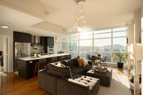 3401-2968 Glen Drive, Coquitlam, BC - Indoor
