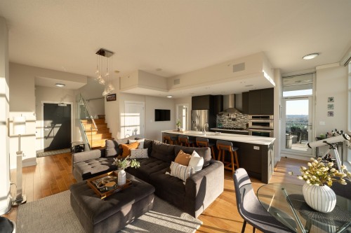 3401-2968 Glen Drive, Coquitlam, BC - Indoor Photo Showing Living Room