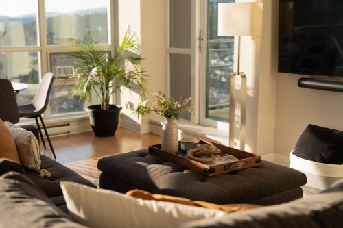 3401-2968 Glen Drive, Coquitlam, BC - Indoor Photo Showing Living Room