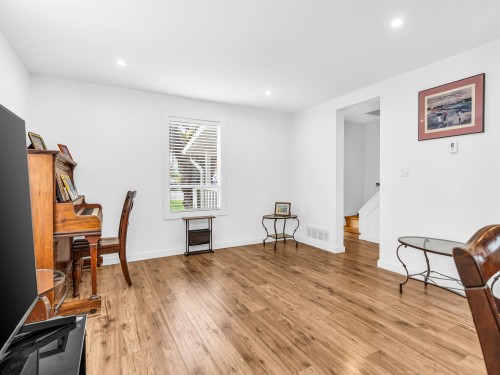 227 5Th Street W, North Vancouver, BC - Indoor