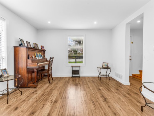 227 5Th Street W, North Vancouver, BC - Indoor