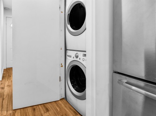 227 5Th Street W, North Vancouver, BC - Indoor Photo Showing Laundry Room