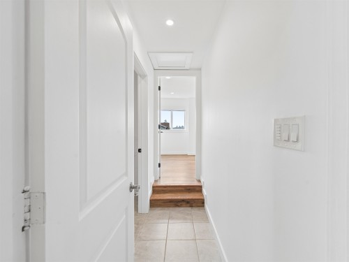 227 5Th Street W, North Vancouver, BC - Indoor Photo Showing Other Room