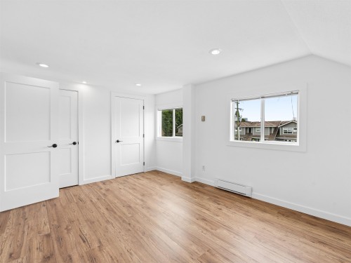 227 5Th Street W, North Vancouver, BC - Indoor Photo Showing Other Room