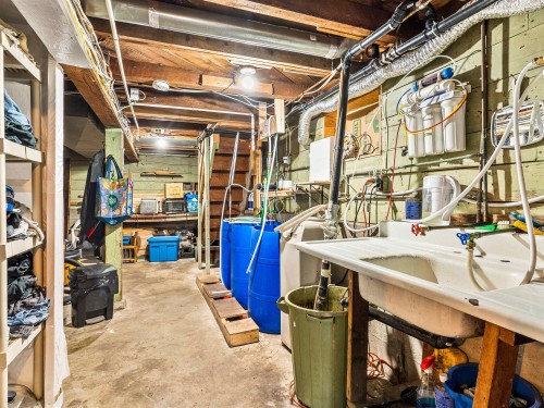 227 5Th Street W, North Vancouver, BC - Indoor Photo Showing Basement