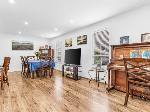 227 5Th Street W, North Vancouver, BC - Indoor Photo Showing Dining Room