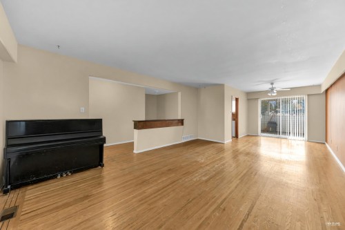 7790 Elliott Street, Vancouver, BC - Indoor Photo Showing Living Room With Fireplace