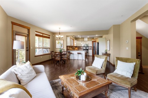 90-24185 106B Avenue, Maple Ridge, BC - Indoor Photo Showing Living Room