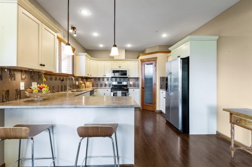 90-24185 106B Avenue, Maple Ridge, BC - Indoor Photo Showing Kitchen