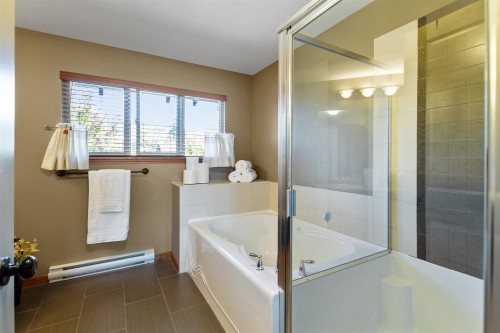 90-24185 106B Avenue, Maple Ridge, BC - Indoor Photo Showing Bathroom