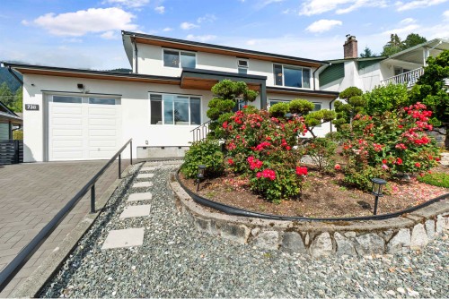 738 Sylvan Avenue  North Vancouver, BC V7R 2G1