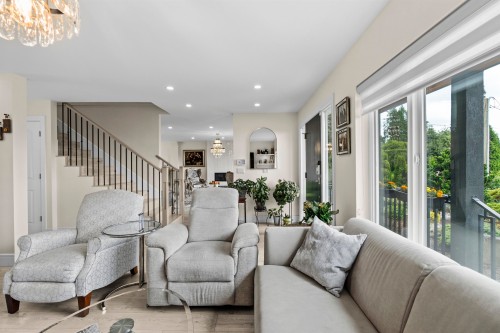 738 Sylvan Avenue, North Vancouver, BC - Indoor Photo Showing Living Room