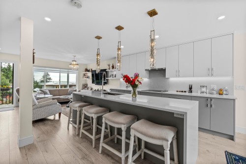 738 Sylvan Avenue, North Vancouver, BC - Indoor