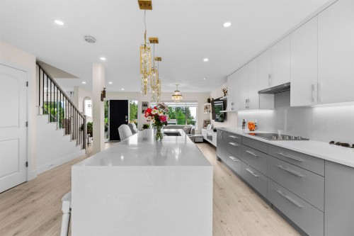 738 Sylvan Avenue, North Vancouver, BC - Indoor Photo Showing Kitchen With Upgraded Kitchen