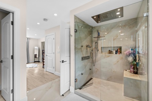 738 Sylvan Avenue, North Vancouver, BC - Indoor