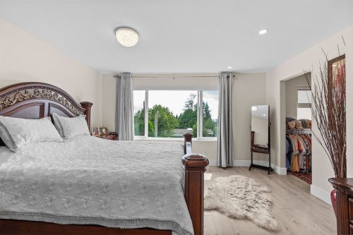 738 Sylvan Avenue, North Vancouver, BC - Indoor Photo Showing Bedroom