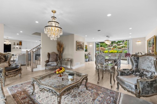 738 Sylvan Avenue, North Vancouver, BC - Indoor Photo Showing Living Room