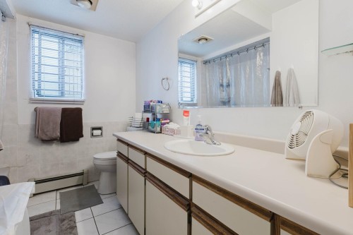 3230 Garden Drive, Vancouver, BC - Indoor Photo Showing Bathroom