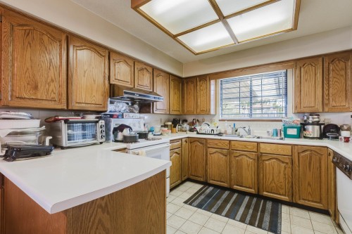 3230 Garden Drive, Vancouver, BC - Indoor Photo Showing Kitchen With Double Sink