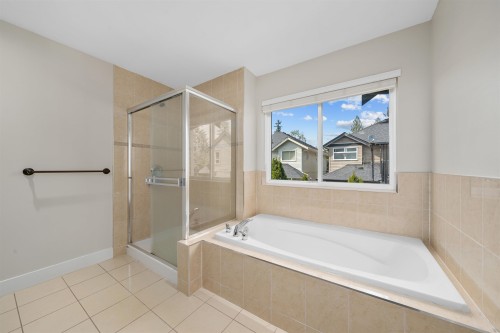 24225 103A Avenue, Maple Ridge, BC - Indoor Photo Showing Bathroom