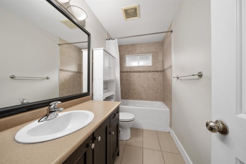 24225 103A Avenue, Maple Ridge, BC - Indoor Photo Showing Bathroom