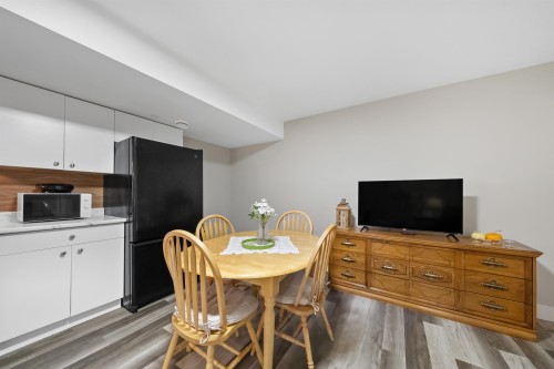 24225 103A Avenue, Maple Ridge, BC - Indoor Photo Showing Dining Room