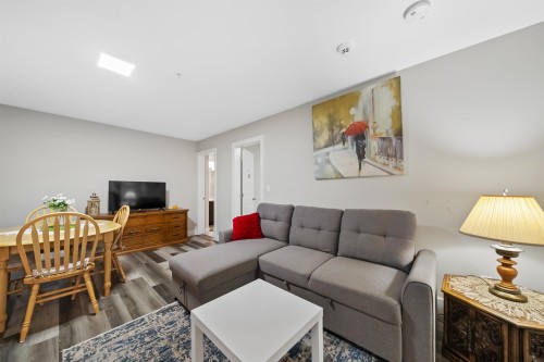 24225 103A Avenue, Maple Ridge, BC - Indoor Photo Showing Living Room