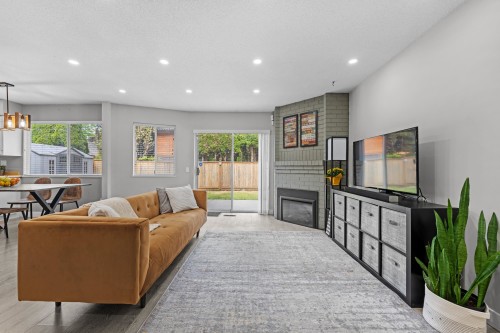 5379 Opal Place, Richmond, BC - Indoor With Fireplace