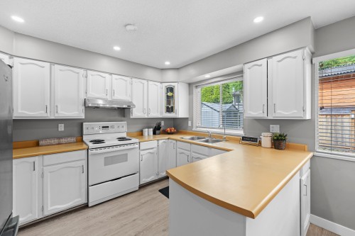 5379 Opal Place, Richmond, BC - Indoor Photo Showing Kitchen With Double Sink