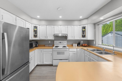 5379 Opal Place, Richmond, BC - Indoor Photo Showing Kitchen With Double Sink