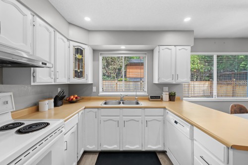 5379 Opal Place, Richmond, BC - Indoor Photo Showing Kitchen With Double Sink