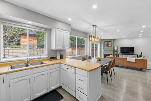 5379 Opal Place, Richmond, BC - Indoor Photo Showing Kitchen With Double Sink