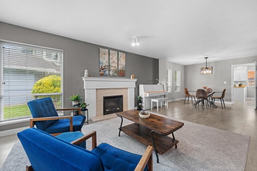 5379 Opal Place, Richmond, BC - Indoor Photo Showing Living Room With Fireplace