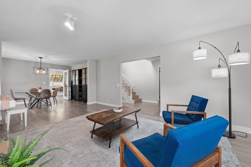 5379 Opal Place, Richmond, BC - Indoor Photo Showing Living Room