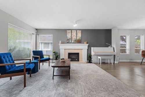 5379 Opal Place, Richmond, BC - Indoor Photo Showing Living Room With Fireplace