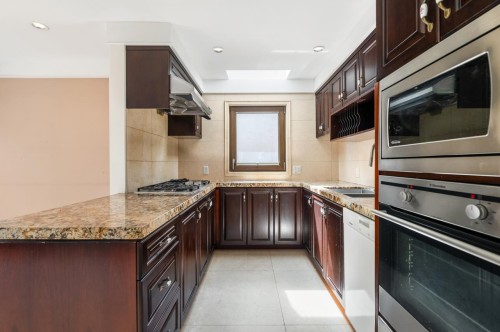 6678 Angus Drive, Vancouver, BC - Indoor Photo Showing Kitchen With Upgraded Kitchen