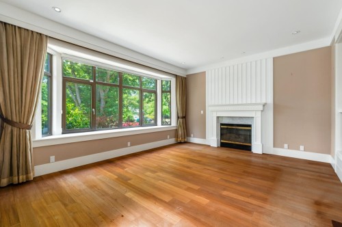 6678 Angus Drive, Vancouver, BC - Indoor Photo Showing Living Room With Fireplace