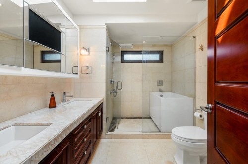 6678 Angus Drive, Vancouver, BC - Indoor Photo Showing Bathroom