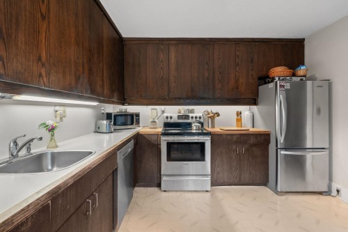 401 Somerset Street, North Vancouver, BC - Indoor Photo Showing Kitchen